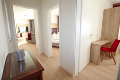 Top 5 - Access to living and bedrooms