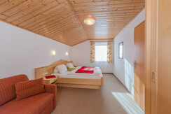 Zimmer 1 mit Ausziehcouch