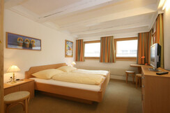 Schlafzimmer mit Doppelbett Top 4