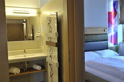 Appartement Licht Bad u. angrenzendes Schlafzimmer