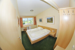 Planai - Appartement - Schlafzimmer mit Ausblick