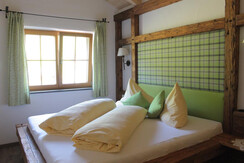 Arnoldhof Chalet Schlafzimmer mit Altholz