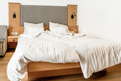 KOMFORT Doppelzimmer mit Couch ohne Teppichboden