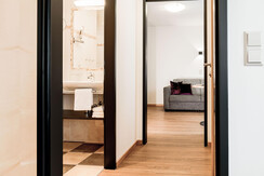 gerauemig-2-raum-zimmer-blick-zum-wohnzimmer