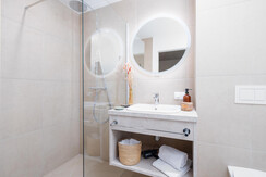 BASE 1.07 | badezimmer mit dusche & wc