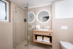 BASE 2.06 | badezimmer mit dusche & wc