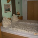 obrázek room with 4 beds with shower, WC