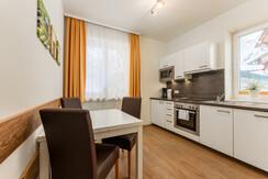 Top 2 Küche mit Esstisch