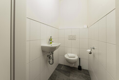 Top 2 Separate Toilette