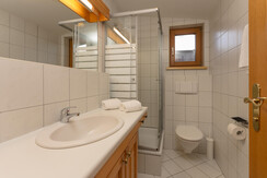 En-suite bathroom with double vanity and toilet