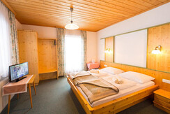 Familienzimmer mit Verbindungstüre