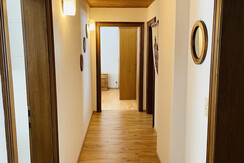 Bergluft-Appartement-Haus-Lerchegger_Vorraum