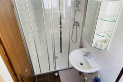 Bergluft-Appartement-Haus-Lerchegger_Bad