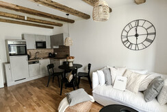 61847954-D5A1-42FC-AF71-7178C99B96F9