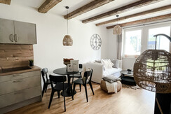 AC36FF41-1092-4582-A9E1-36A8C3000395