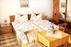 2-Zimmer-mit-Bad-Dusche-WC-Biobauernhof-Greiml-im-