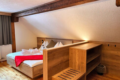 E887C6BA-CDBD-4C51-99CE-10AAC8DF6CB9_auch Zimmer