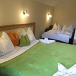 Photo of room with 4 beds with shower, WC