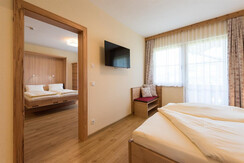 Appartement Schladming Schlafzimmer und Wohnraum