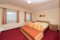 Zimmer Talblick Bild 1