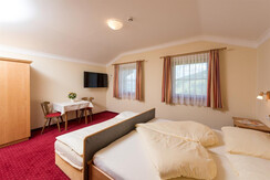 Zimmer Talblick Bild 2