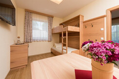 Suite Dachstein Wohnraum Bild 3 (mit Kinderbetten)