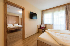 Suite Schladming Schlafzimmer und Wohnraum