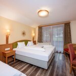 Photo of double room with shower or bath tube, WC