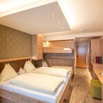 Photo of family room with bath tube or shower, WC