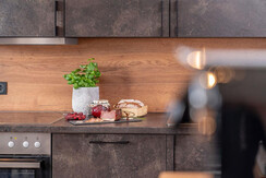 Geräumige und voll ausgestattete Küche