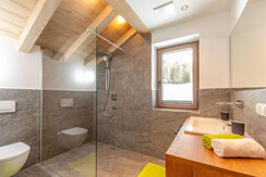 Zweites Badzimmer mit Dusche und WC