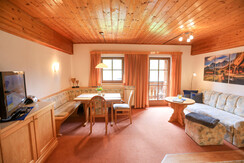 Wohnraum mit gemütlicher Küchenecke