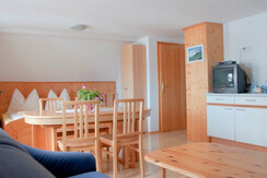 Ferienwohnung Therese_Wohn-Schlafraum mit Couch