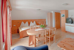 Bröcklhof - FeWo Therese - Wohn-Schlafraum