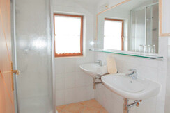 Bröcklhof - FeWo Therese - Badezimmer