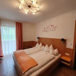 Photo of Family room, shower, toilet, 1 bed room