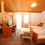 Photo of 4-bed room, shower, toilet