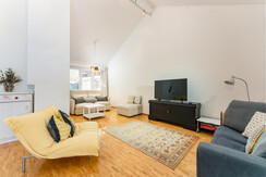 Centro Penthouse - Living room with flatscreen