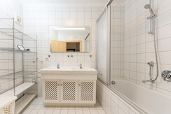 Centro Penthouse Bathroom with bathtube