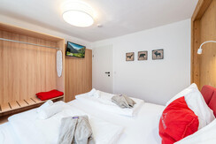 Chalet-am-See-Apartment-Haus-myNests-Aich-Schladmi