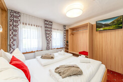 Chalet-am-See-Apartment-Haus-myNests-Aich-Schladmi