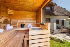 Chalet-am-See-Apartment-Haus-myNests-Aich-Schladmi