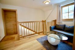 Chalet Mama, Vorhaus OG, Couch