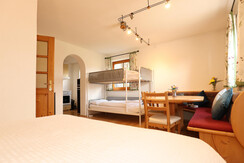 Apart bed+living area 3U5A7451