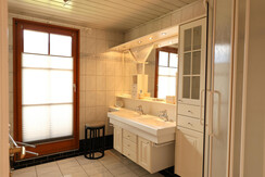 Bathroom top floor 3U5A7598