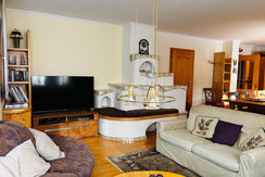 Lounge TV 2025-12-25 at 12.43.57 (1