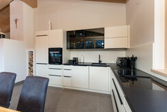 Voll ausgestattete Küche