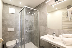 Club House Top 1 - Bathroom with shower