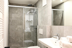 Club House Top 3 - Bathroom with shower