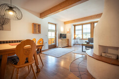 Top 3 Living area with dining table